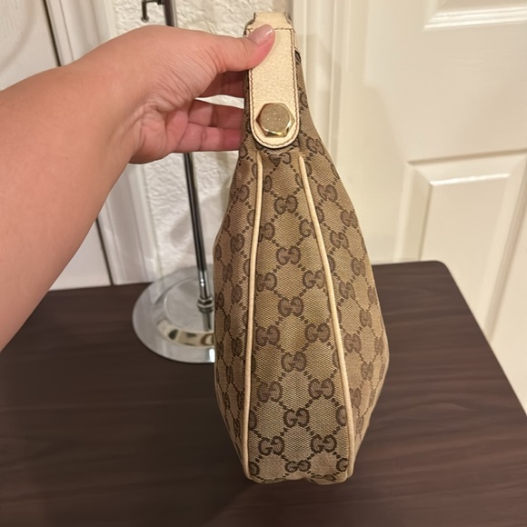 Gucci Hobo Bag in Monogram - Picture 3 of 9